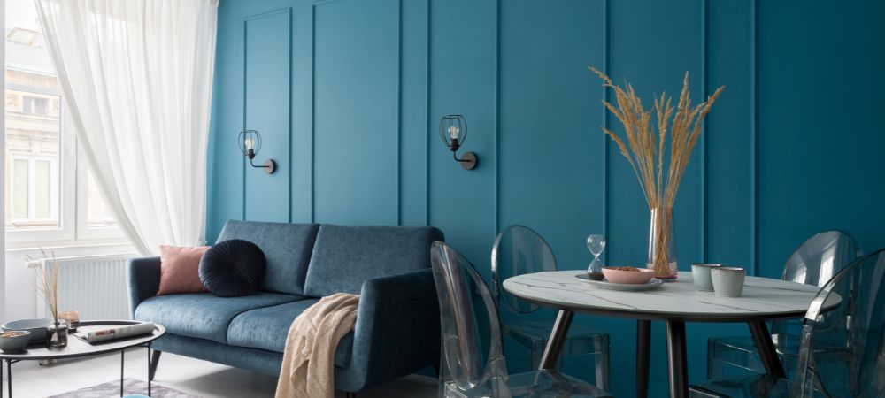 What colour blinds and curtains go with teal walls?